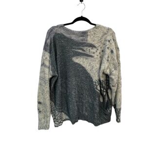 Very soft sweater with bird and tree pictorial size unknown